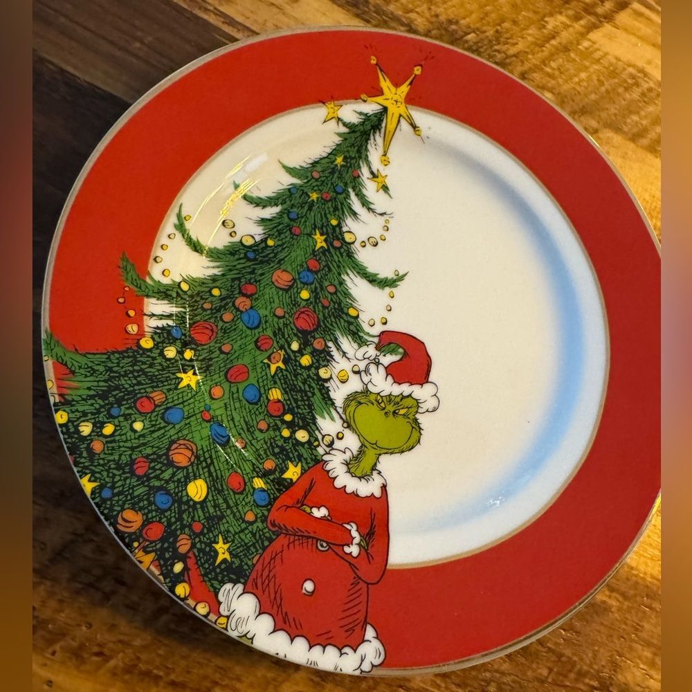The Grinch by Dr.Suess small plate NWOT